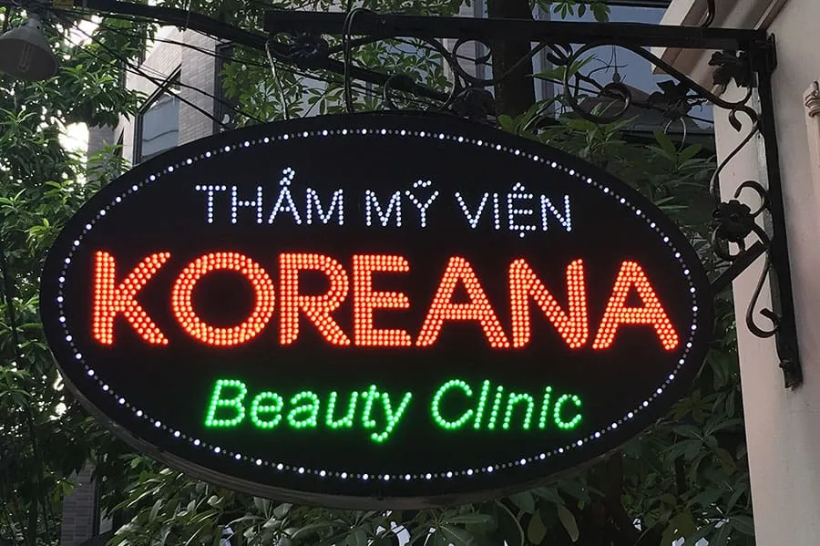 Biển vẫy LED RGB - Đổi màu đa hiệu ứng có điều khiển từ xa Bảng giá làm biển vẫy led tại Quảng Cáo 24H năm 2025