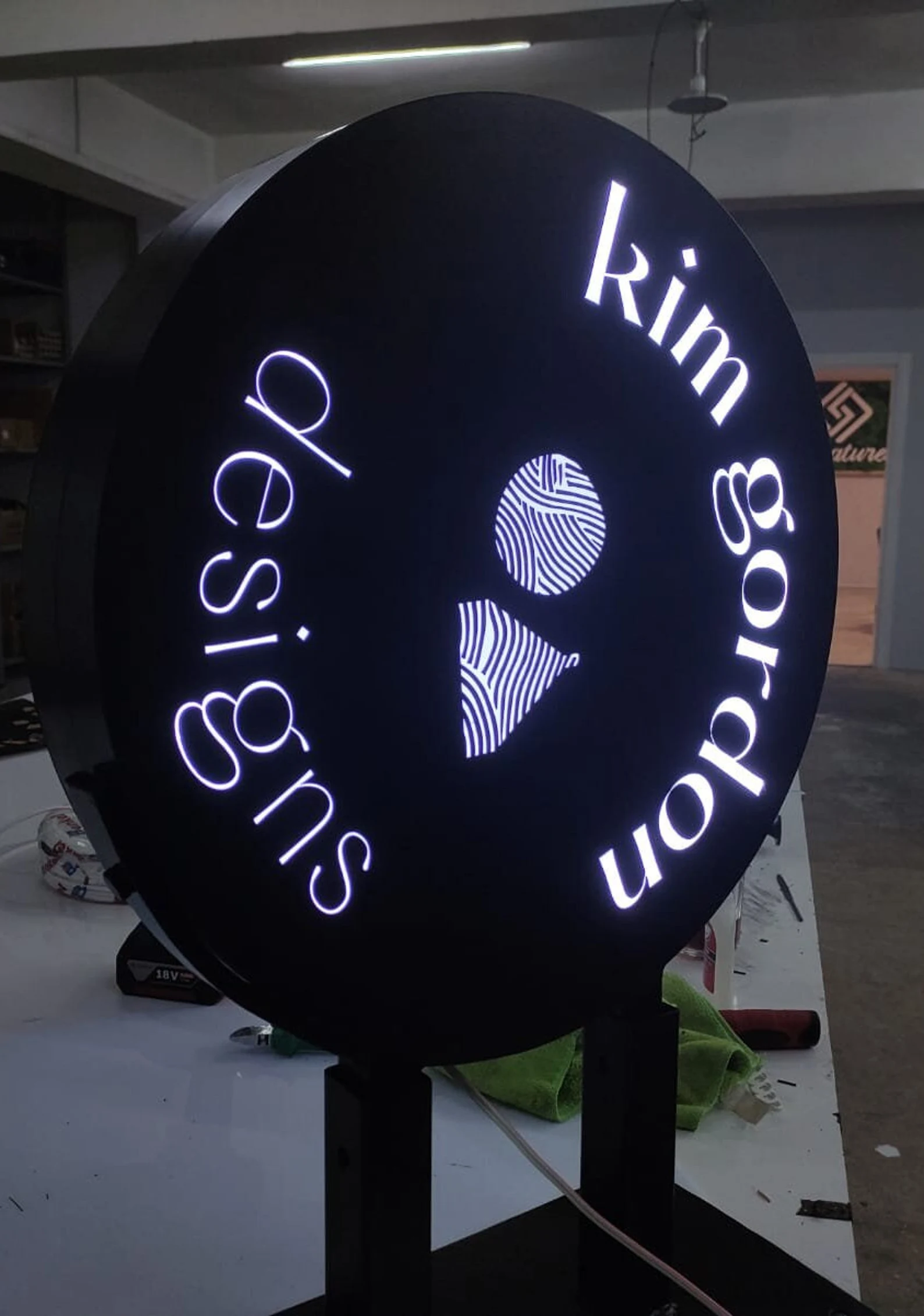 Bảng vẫy Alu khung nhôm - Kiểu dáng chữ nhật bền đẹp Biển vẫy alu