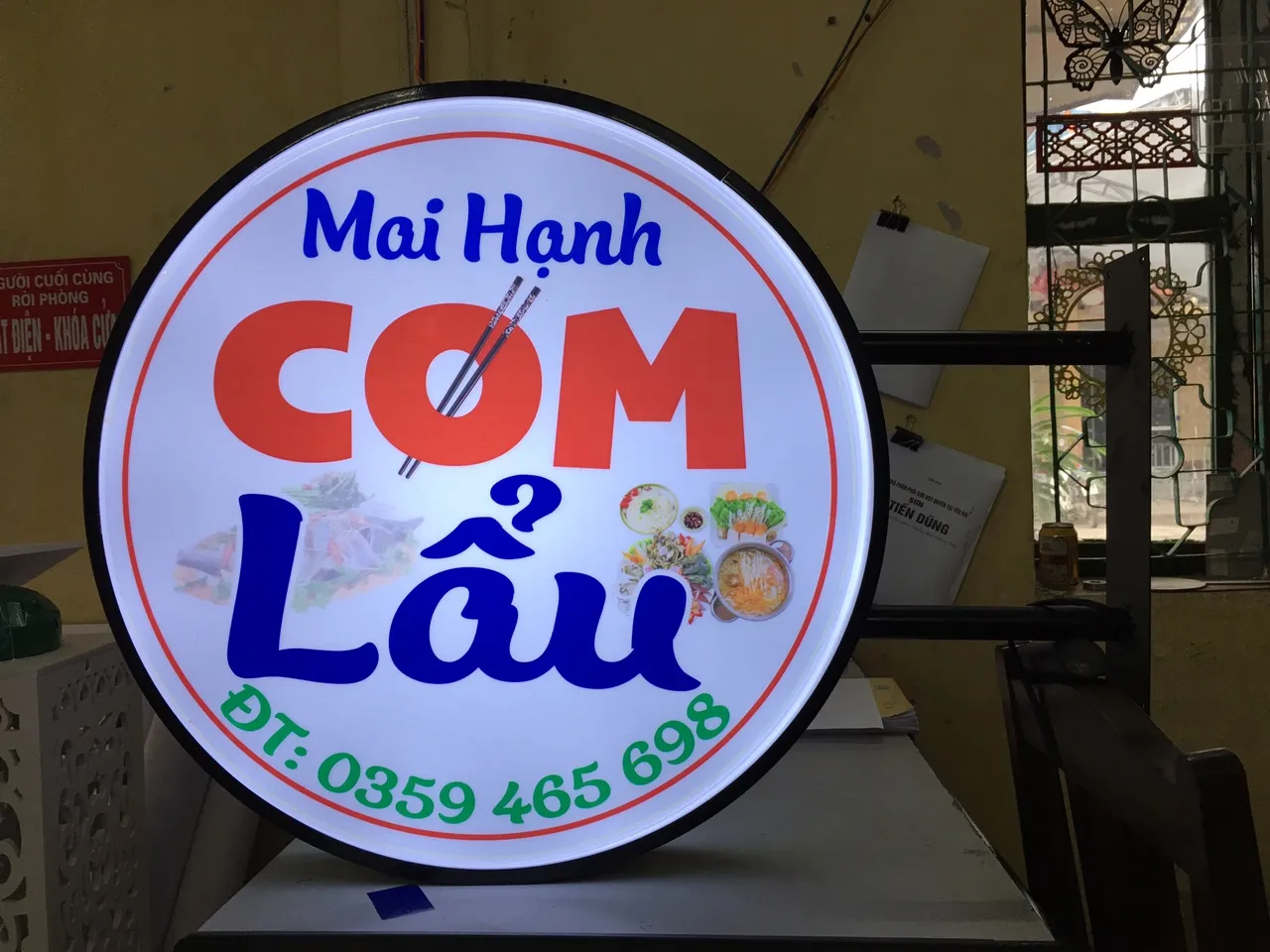 Biển hiệu 3D hút nổi - Kết hợp chữ nổi Alu độc đáo Biển vẫy hút nổi sẽ tạo ra hiệu ứng ánh sáng lấp lánh, chuyển động liên tục như đang vẫy gọi khách hàng