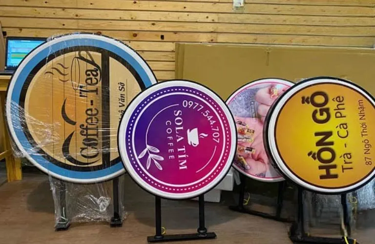 Hộp đèn Mica hút nổi - Chất liệu Acrylic trong suốt hai mặt Các mẫu biển vẫy mica đẹp, độc đáo tại Quảng Cáo 24H