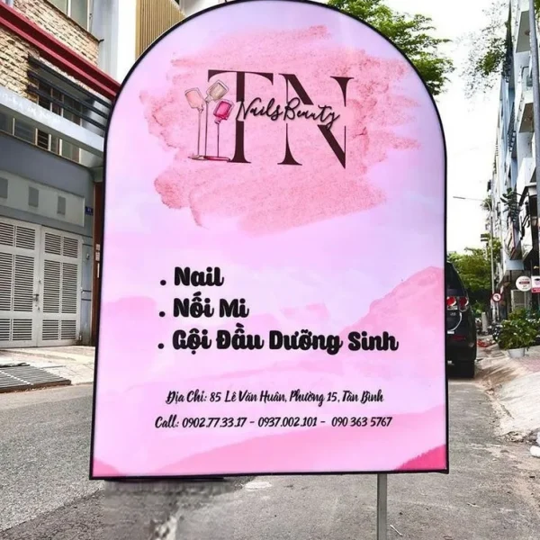 Biển vẫy Salon Tóc (Hair & Nail) - LED màu hồng thu hút Cac mau bien vay toc dep duoc ua chuong nam 2025 2