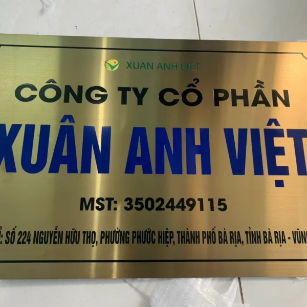 Biển Alu phủ Film PVC - Đa dạng màu sắc nhận diện thương hiệu Lợi ích khi sử dụng dịch vụ làm biển công ty alu tại Quảng Cáo 24H