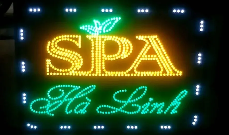 Biển vẫy Nhà thuốc - Đèn LED chữ thập màu xanh Y tế Quảng Cáo 24H tự hào là đơn vị tiên phong trong lĩnh vực thiết kế biển led vẫy spa tại TPHCM