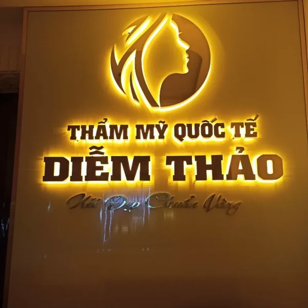Biển Chữ Đồng mạ Vàng 24K - Đẳng cấp doanh nghiệp Quy trình làm biển led đèn chữ nổi theo yêu cầu tại Quảng Cáo 24H