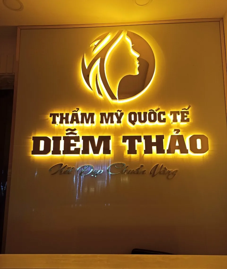 Biển Chữ Đồng mạ Vàng 24K - Đẳng cấp doanh nghiệp Quy trình làm biển led đèn chữ nổi theo yêu cầu tại Quảng Cáo 24H