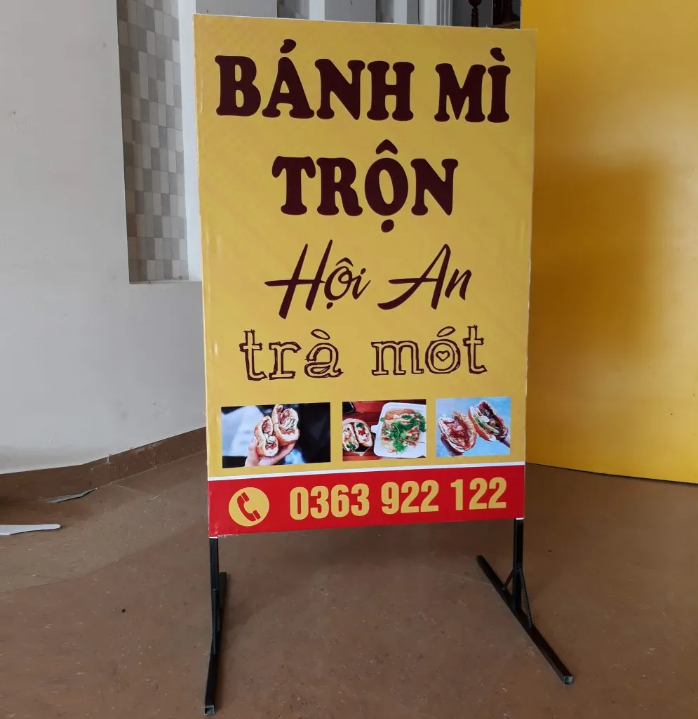Standee khung Inox - Biển vẫy đứng chân kim loại sang trọng Tại sao nên chọn dịch vụ làm biển vẫy đứng tại Quảng Cáo 24H