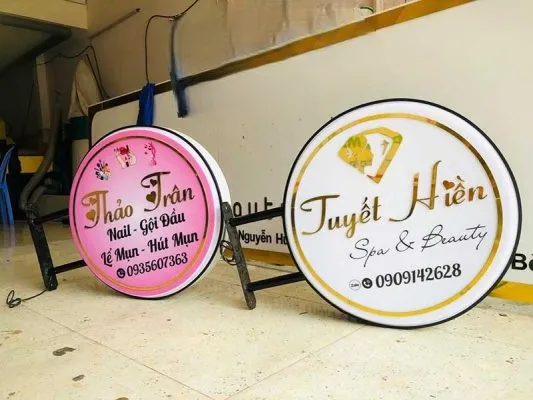 Ưu điểm của dịch vụ làm biển vẫy mica tại Quảng Cáo 24H