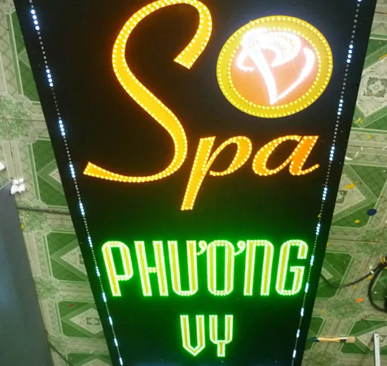 Biển vẫy Nhà thuốc - Đèn LED chữ thập màu xanh Y tế Ưu điểm khi sử dụng dịch vụ làm biển led vẫy spa tại Quảng Cáo 24H