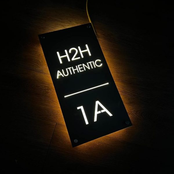 Biển số nhà Inox Mica - Thiết kế cao cấp hiện đại Quảng Cáo 24h tự hào là đơn vị làm biển số nhà đẹp TPHCM với tiêu chí: chất lượng - thẩm mỹ - giá thành hợp lý