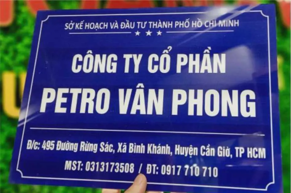 Backdrop Văn phòng - Biển tên Mica Acrylic bóng đẹp Bien ten cong ty 12