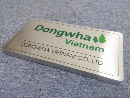 Backdrop Văn phòng - Biển tên Mica Acrylic bóng đẹp Bien ten cong ty 16