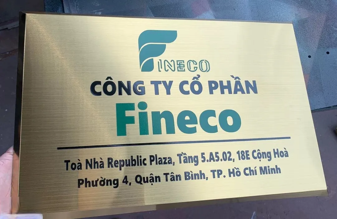 Backdrop Văn phòng - Biển tên Mica Acrylic bóng đẹp Bien ten cong ty 18