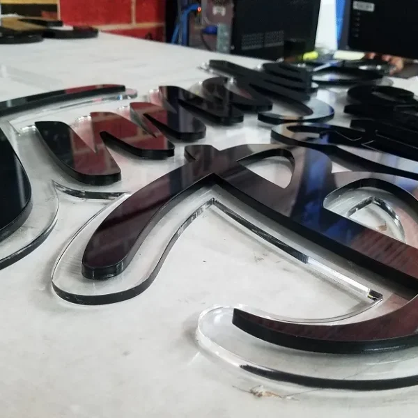 Logo Mica Uốn nổi - Gia công đa dạng kiểu dáng Các loại chữ mica phổ biến tại Quảng Cáo 24h