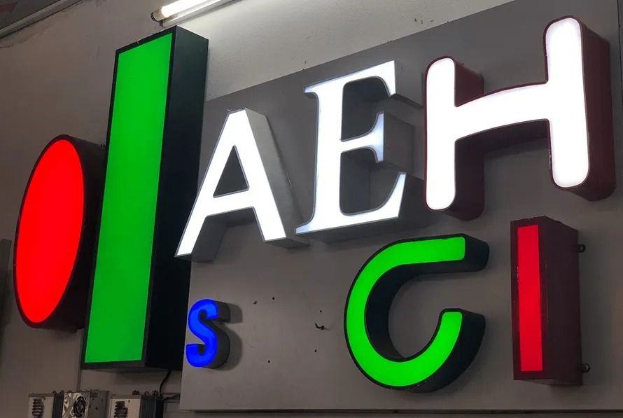 Logo Mica Uốn nổi - Gia công đa dạng kiểu dáng Chữ mica