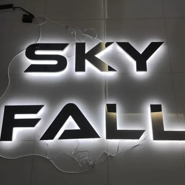 Mica là vật liệu được ưa chuộng nhất trong làm Chữ Nổi Led Hắt Sáng Chân nhờ những ưu điểm vượt trội