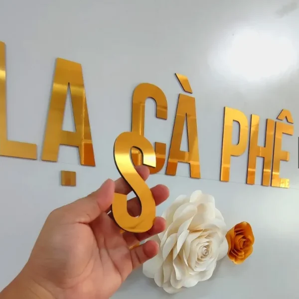 Chữ nổi Aluminium (Alu) - Gia công uốn chân bền đẹp Quảng Cáo 24h sẽ tiến hành lắp đặt biển chữ nổi alu tại vị trí đã thống nhất