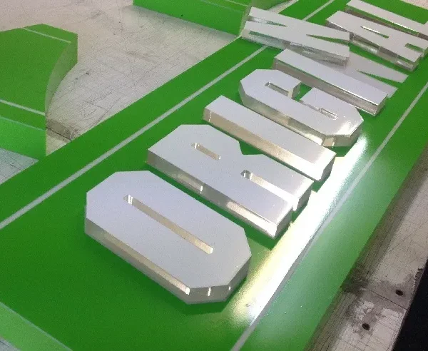 Quảng Cáo 24h tự hào mang đến quy trình làm chữ alu chuyên nghiệp