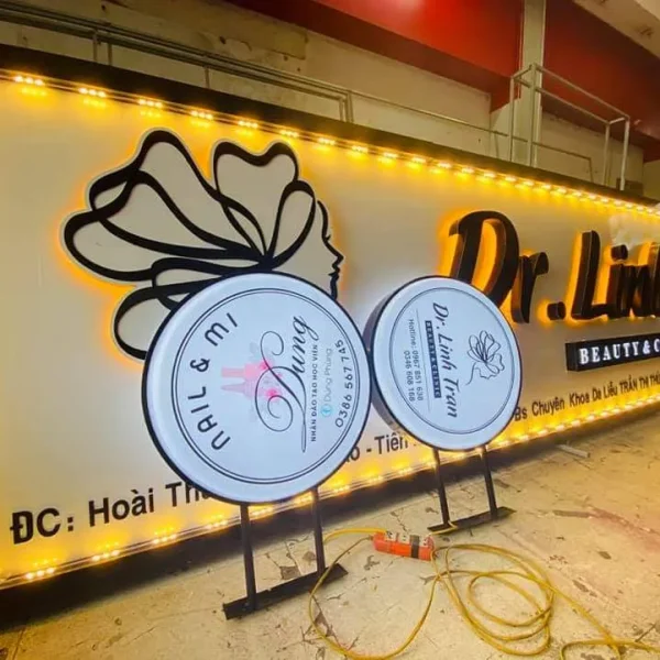 Biển vẫy Tiệm Nail (Nail Art) - Thiết kế dễ thương nổi bật Quảng Cáo 24h tự hào mang đến quy trình thiết kế biển quảng cáo nail chuyên nghiệp