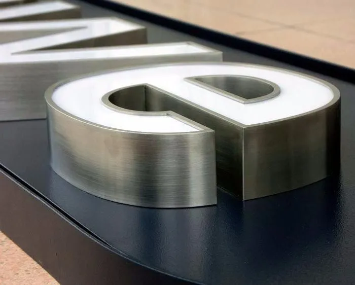 Chữ Inox lồng mặt Mica - Kết hợp viền kim loại đa sắc Quảng cáo 24h sẽ giúp bạn lựa chọn loại chữ inox mặt mica phù hợp nhất với nhu cầu và ngân sách của mình