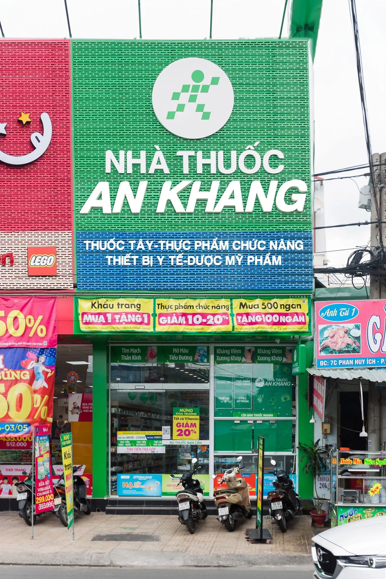 Biển hiệu Nhà thuốc Chữ Inox - Hắt sáng chân hiện đại Xu hướng mới nhất trong thiết kế bảng hiệu nhà thuốc là sự kết hợp giữa yếu tố truyền thống và hiện đại