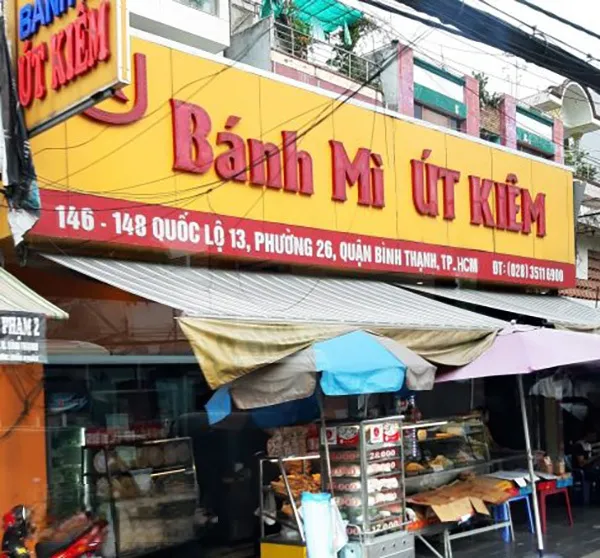 Bảng hiệu quán ăn