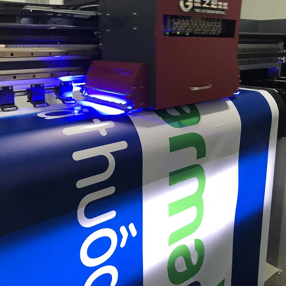 Bạt không gân (Bạt UV) - Mặt nhẵn mịn in tranh cao cấp Bạt không gân đã và đang trở thành một trong những chất liệu quảng cáo được ưa chuộng nhất hiện nay