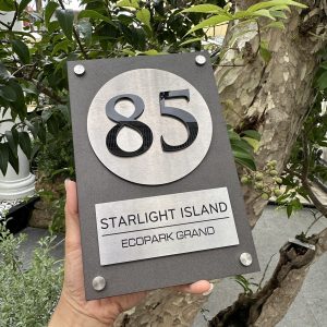 Biển Số Nhà Alcorest Inox Bạc Nổi In UV – BSN-QC24H020