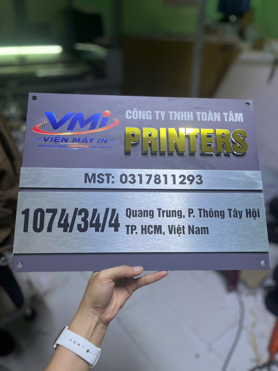 Bảng Tên Công Ty Phối Đa Tầng Alu Bạc Xước Chữ Nổi 3D Đẳng Cấp Hiện Đại