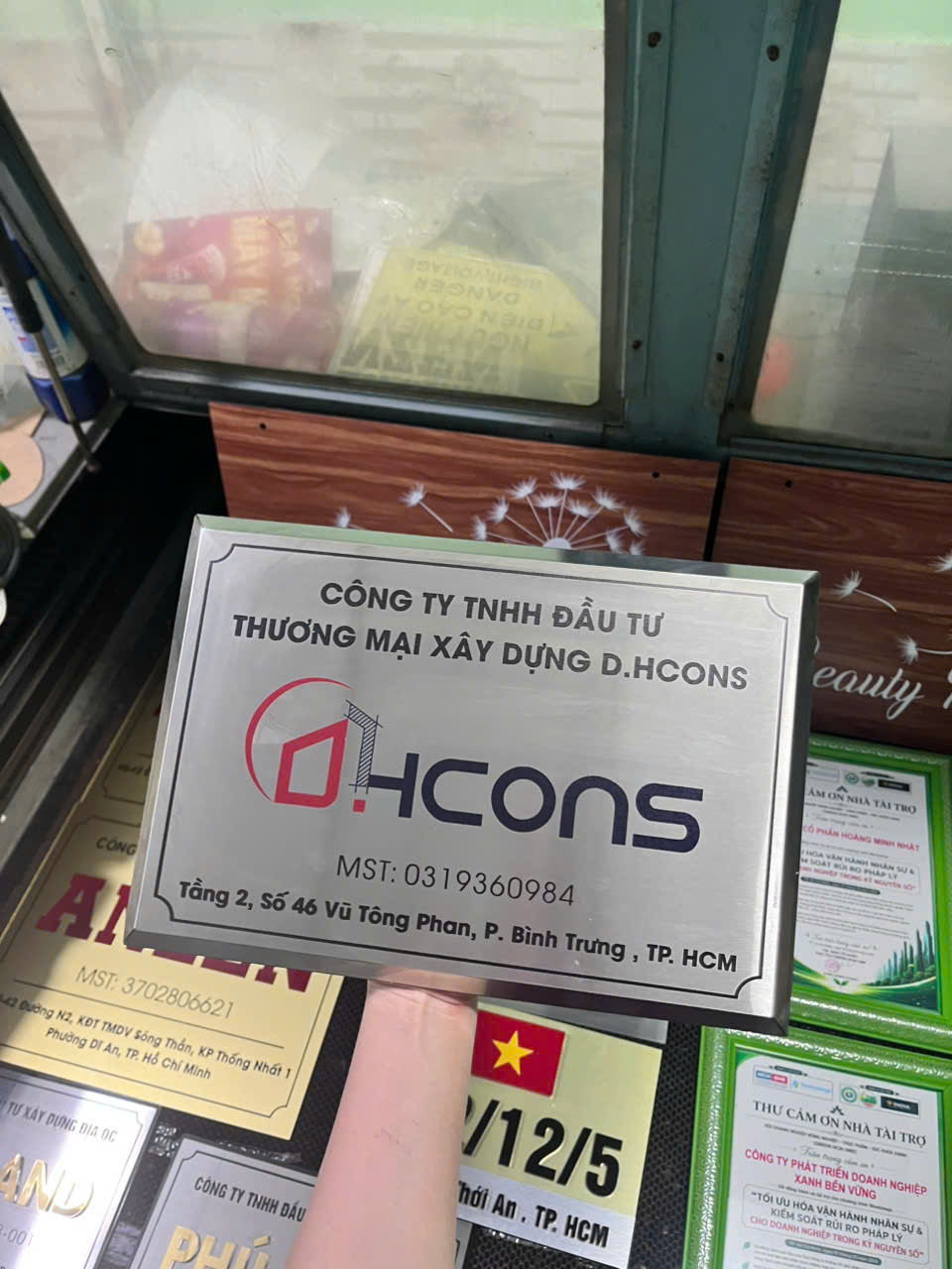 Alternative view of Bảng Tên Công Ty Inox Gấp Vát Chân Ăn Mòn In UV Cao Cấp Chuẩn Pháp Lý